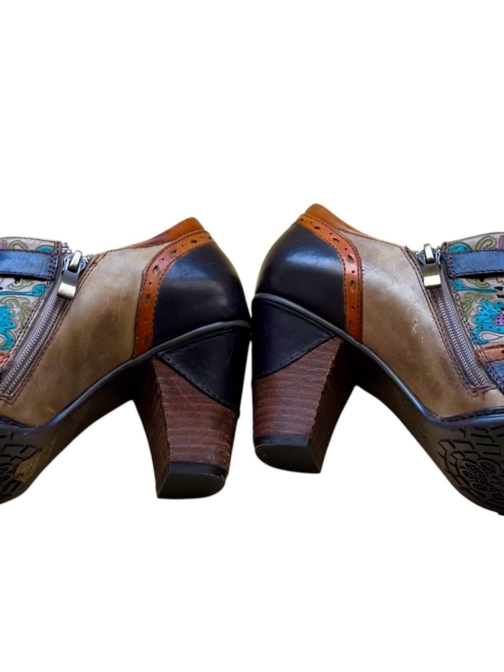 L’Artiste hand painted tooled leather ankle bootie - Picture 4 of 6